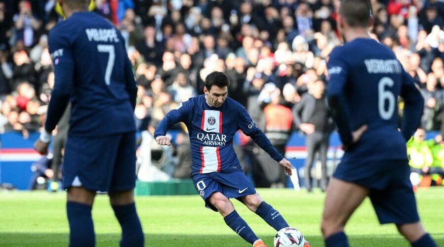 Paris Saint-Germain's Argentine forward Lionel Messi (C) shoots a free-kick to score his team's fourht goal during the French L1 football match between Paris Saint-Germain (PSG) and Lille LOSC at The Parc des Princes Stadium in Paris on February 19, 2023. (Photo by FRANCK FIFE / AFP)